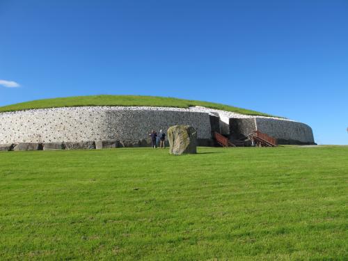 newgrange monument in ireland